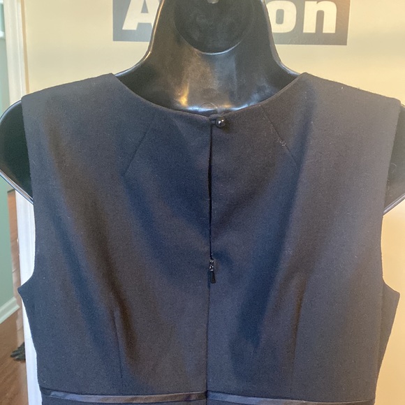 PRE-OWNED Banana Republic Women’s Black Sheath Dress Sleeveless Dress - Picture 11 of 12